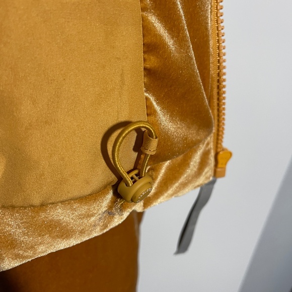 Fabletics Wander Velour Cropped Puffer Jacket Size Large - Picture 13 of 15